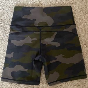 Aerie offline camo bike shorts